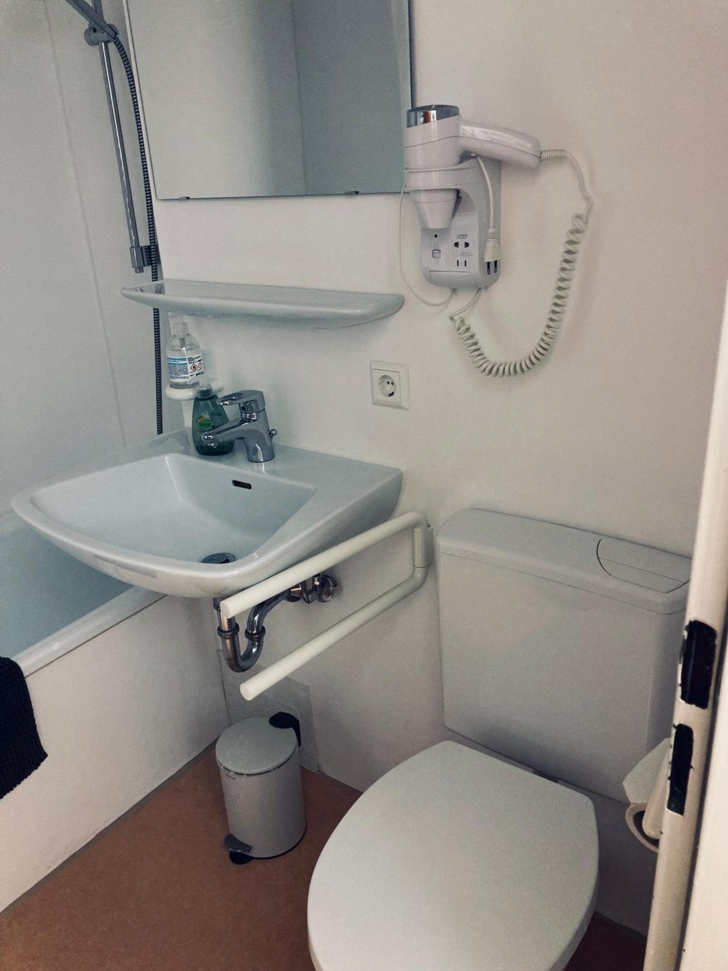 Free Apartment - Ermstal Bad Urach Esterno foto