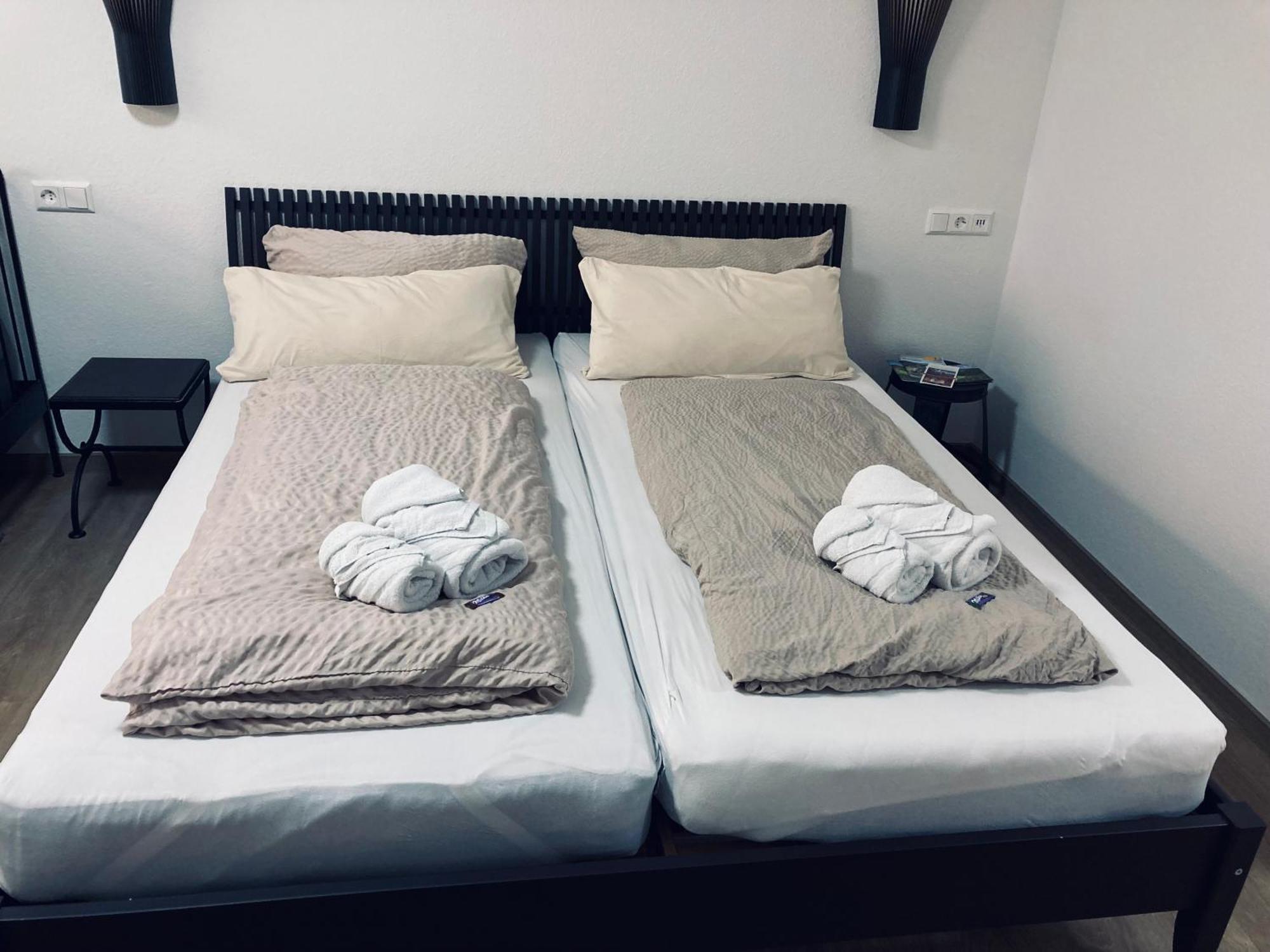 Free Apartment - Ermstal Bad Urach Esterno foto