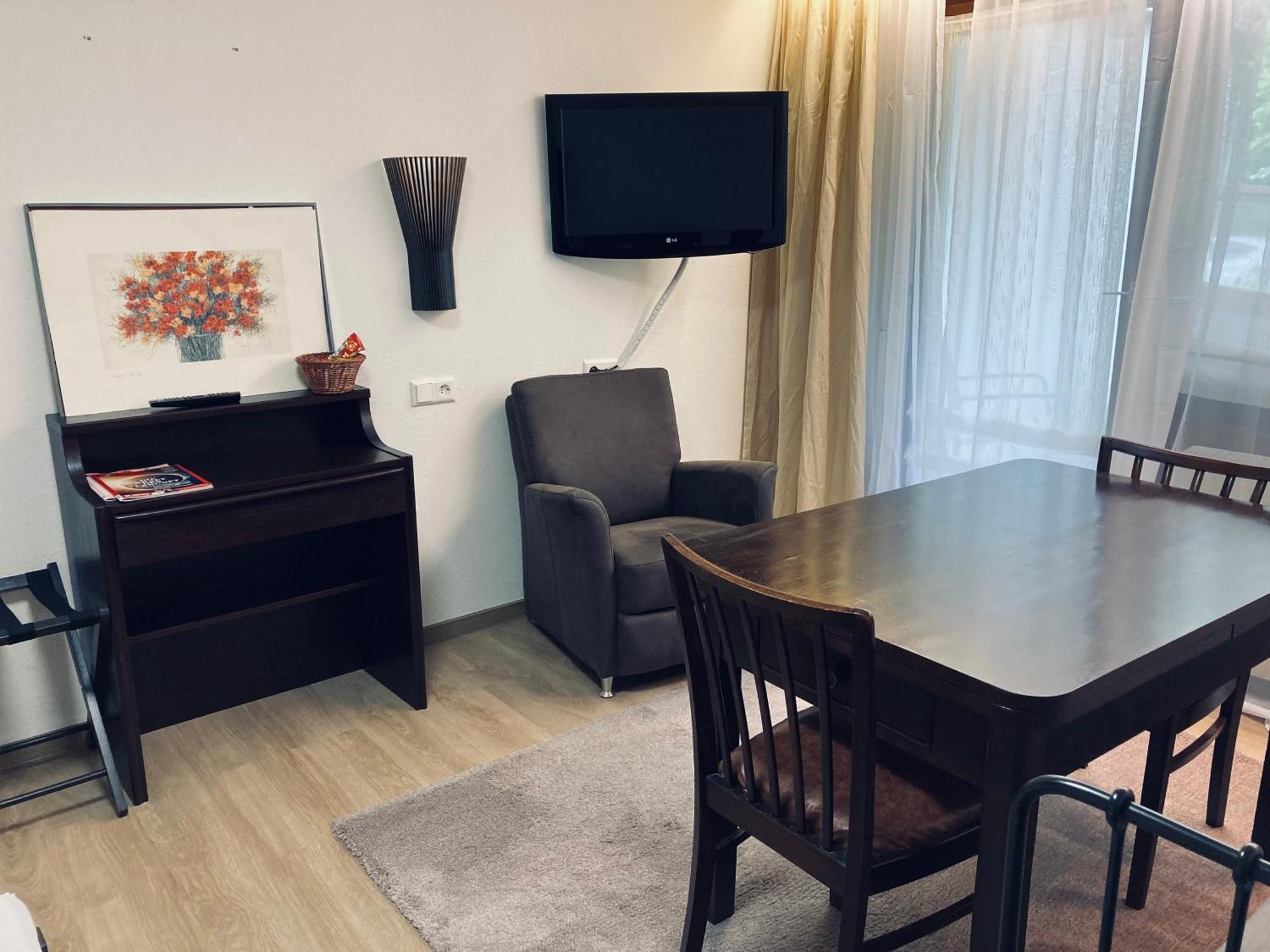 Free Apartment - Ermstal Bad Urach Esterno foto