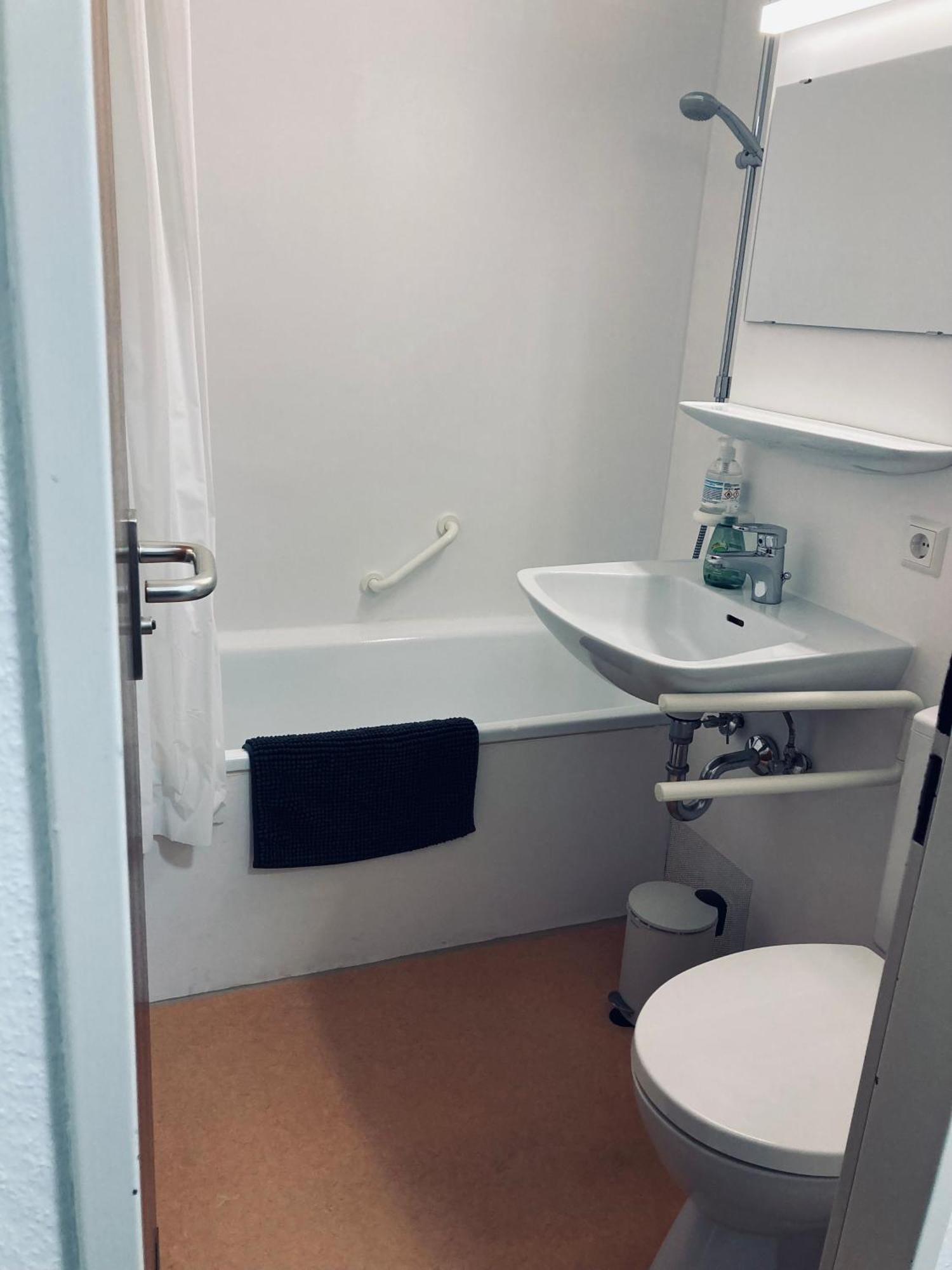 Free Apartment - Ermstal Bad Urach Esterno foto