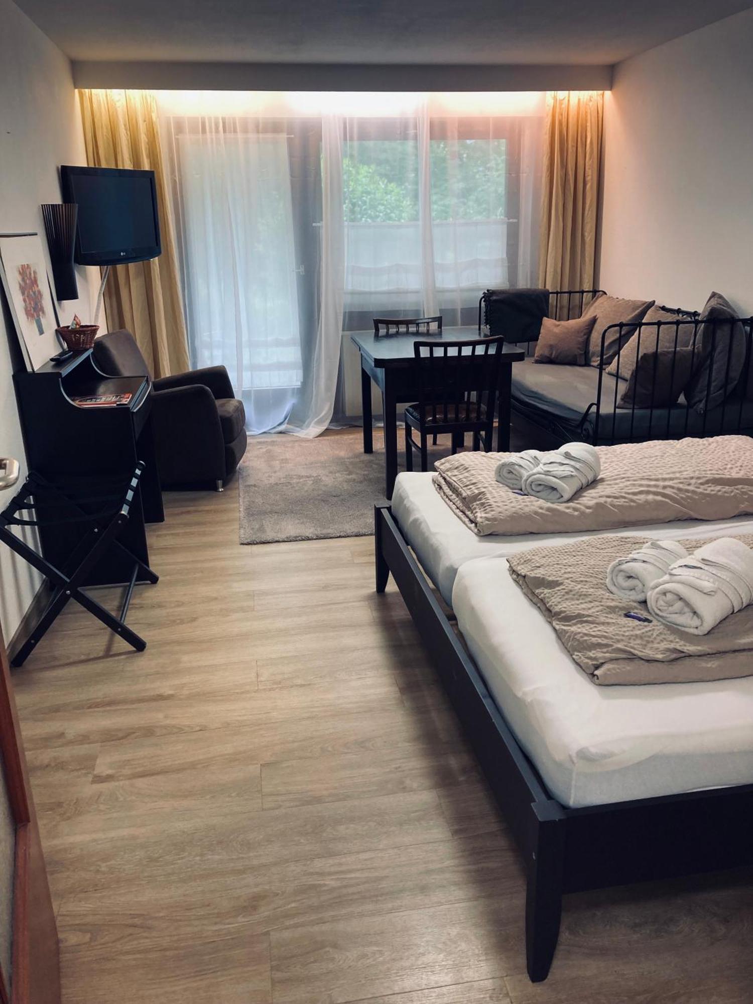 Free Apartment - Ermstal Bad Urach Esterno foto